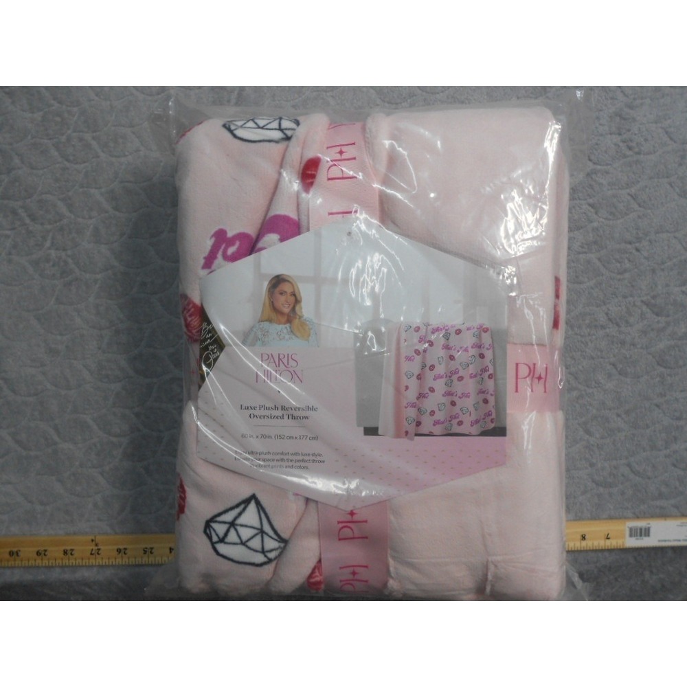 Paris Hilton Luxe Plush Reversible Oversized Throw Pink Diamond‎ Lips 60x70 NEW